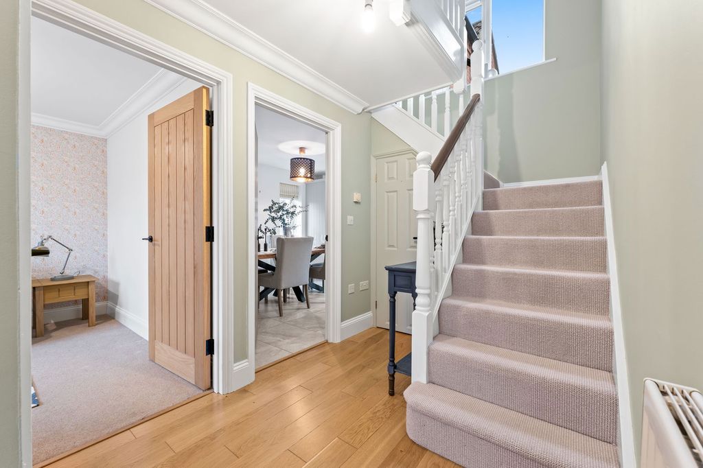 Property photo 3 of 32