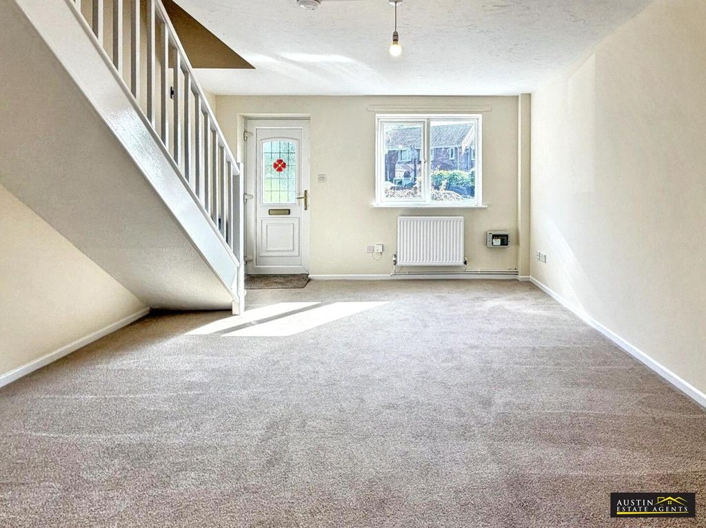 Property photo 2 of 10 Living Room