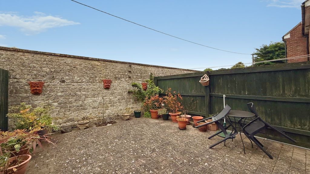 Property photo 2 of 13 Courtyard Garden