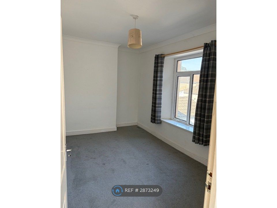 Property photo 2 of 10 Double Bedroom