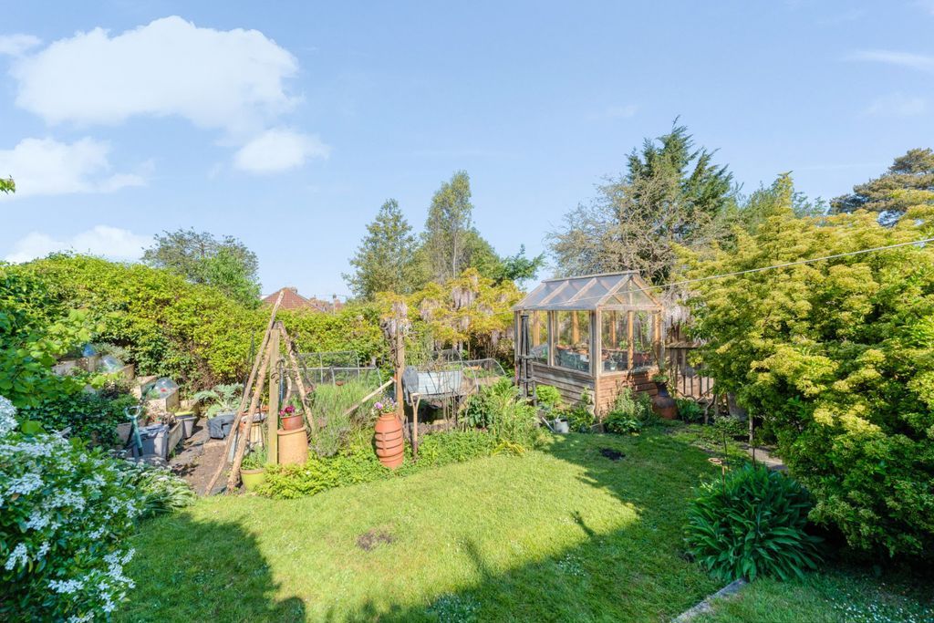 Property photo 2 of 19 Garden