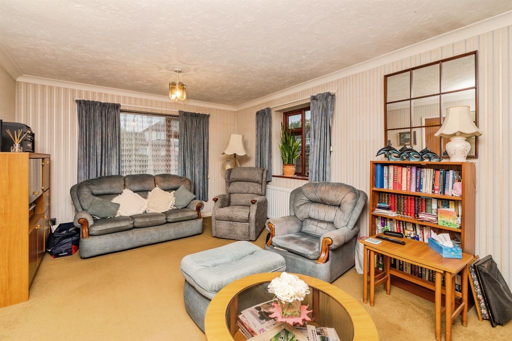 Property photo 2 of 17