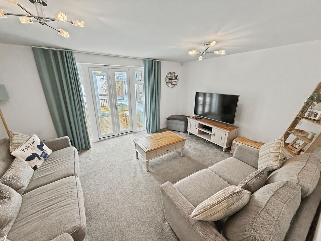 Property photo 2 of 23