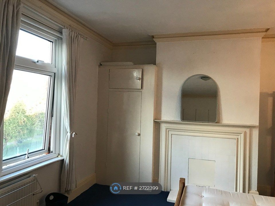 Property photo 2 of 12 Bedroom