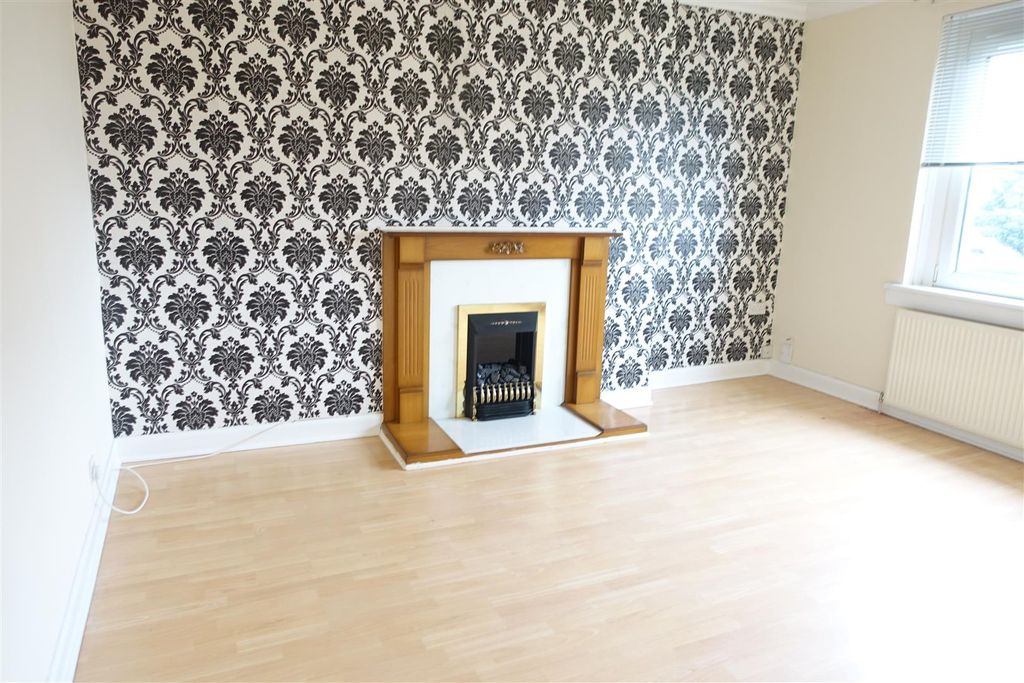 Property photo 2 of 11 Lounge