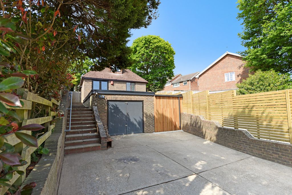Property photo 1 of 28