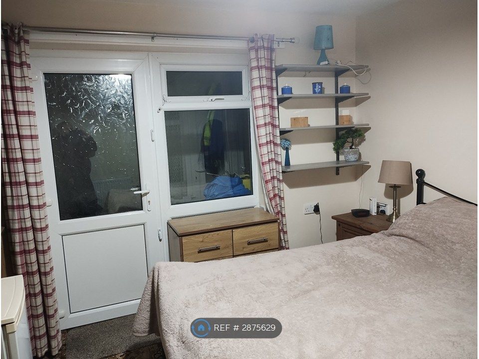 Property photo 2 of 4 Room