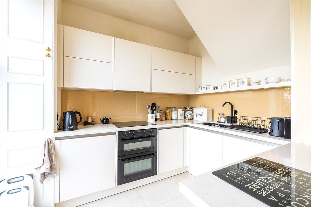 Additional image 7 of 3 bed flat for saleThe Circus, Bath, Somerset BA1