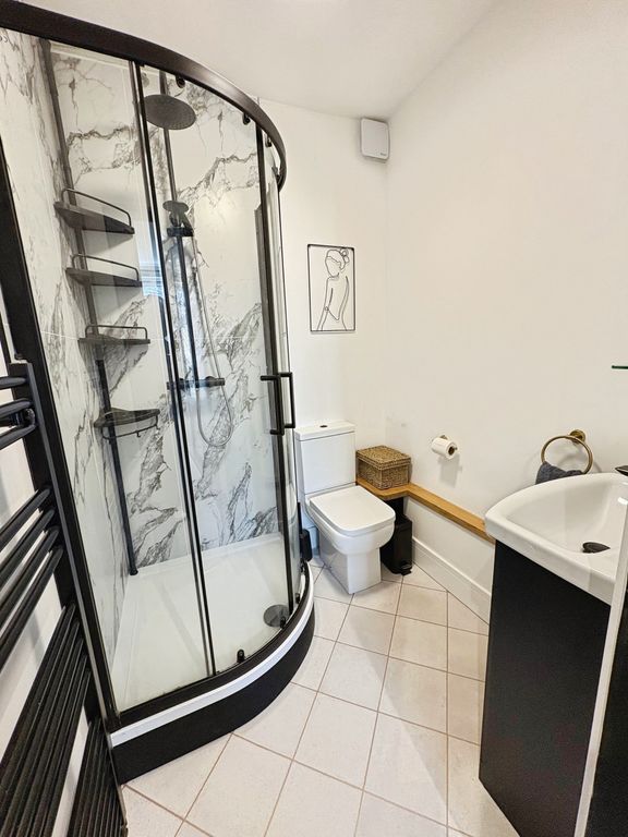 Property photo 2 of 15 En - Suite