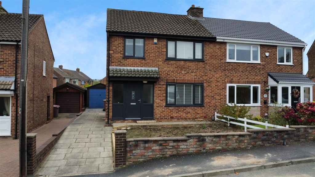 Property photo 1 of 24 Heron Grove For Sale