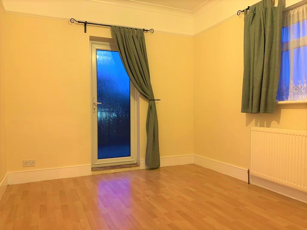 Property photo 3 of 6 Gallery