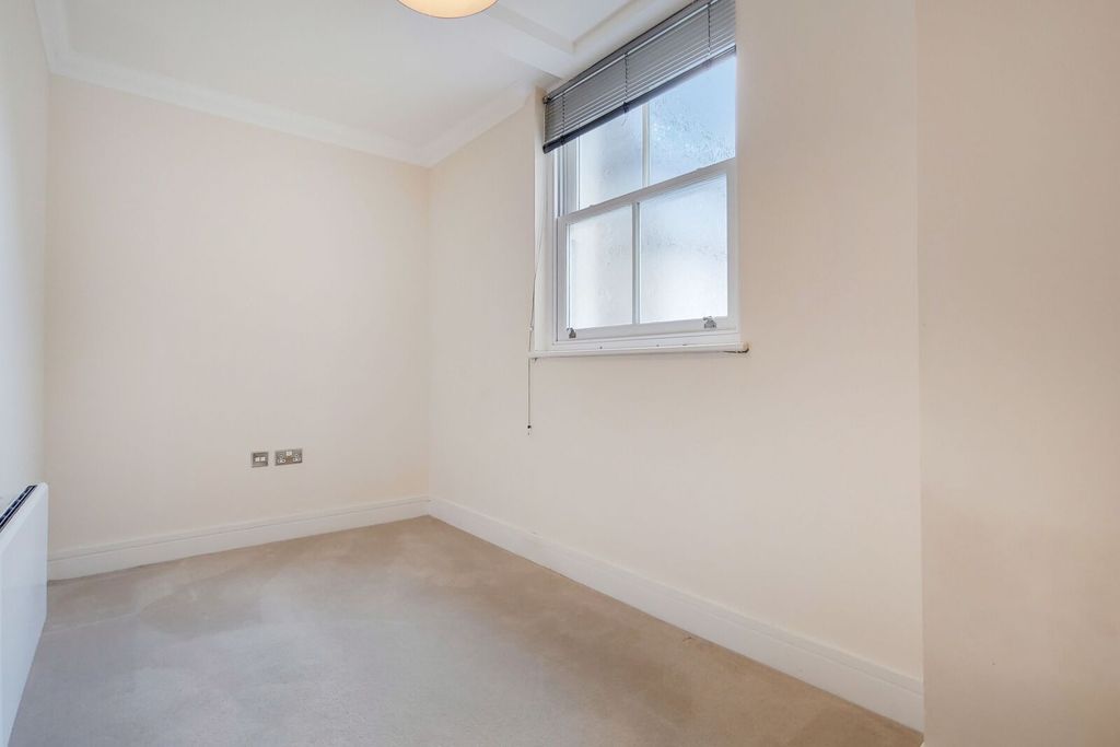 Additional image 15 of 3 bed flat for saleBridge Road, Hampton Court, East Molesey KT8
