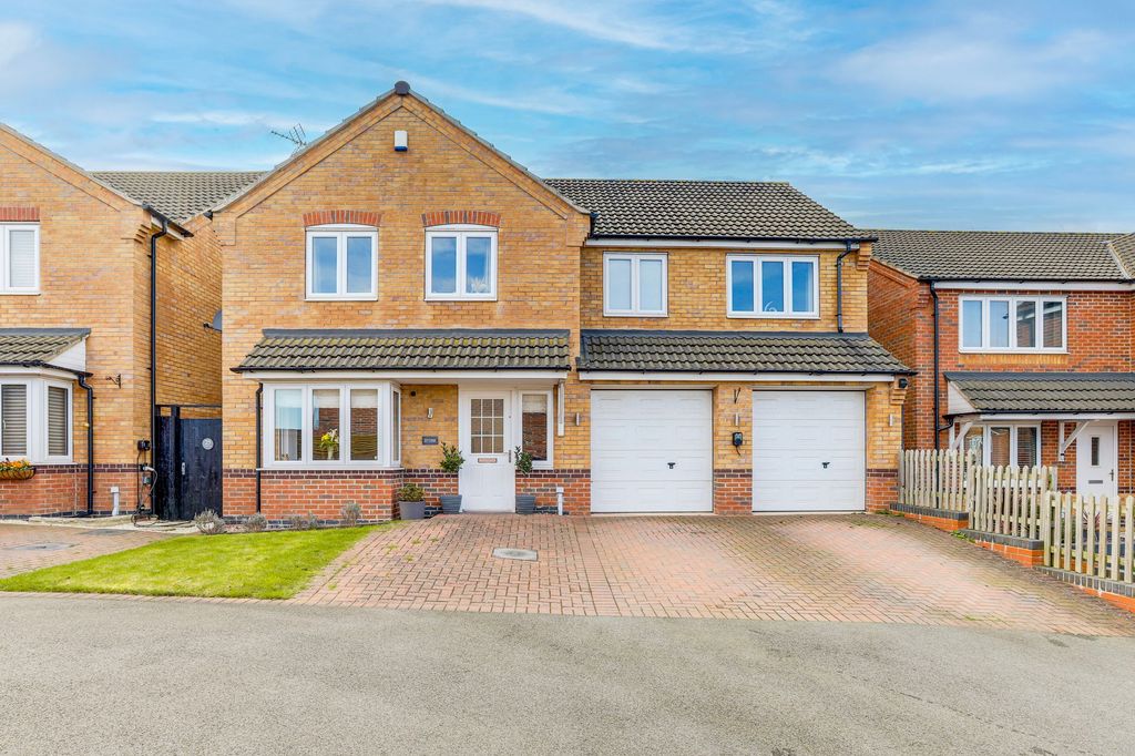 Property photo 1 of 32