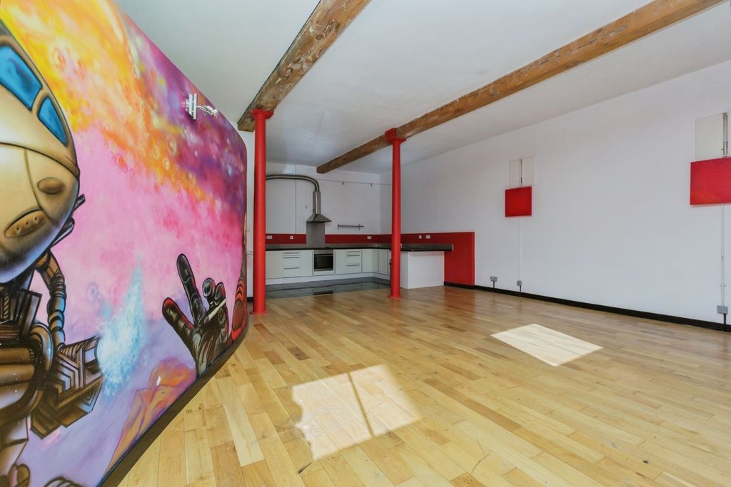 Property photo 2 of 16 Photo