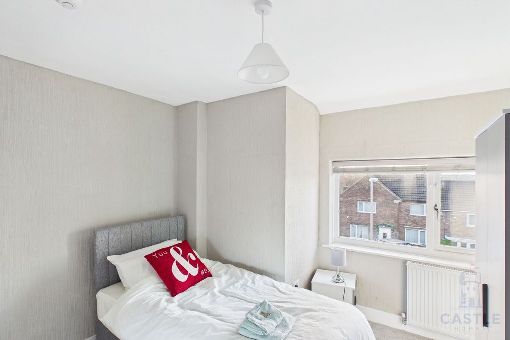 Property photo 2 of 10 Bedroom 4