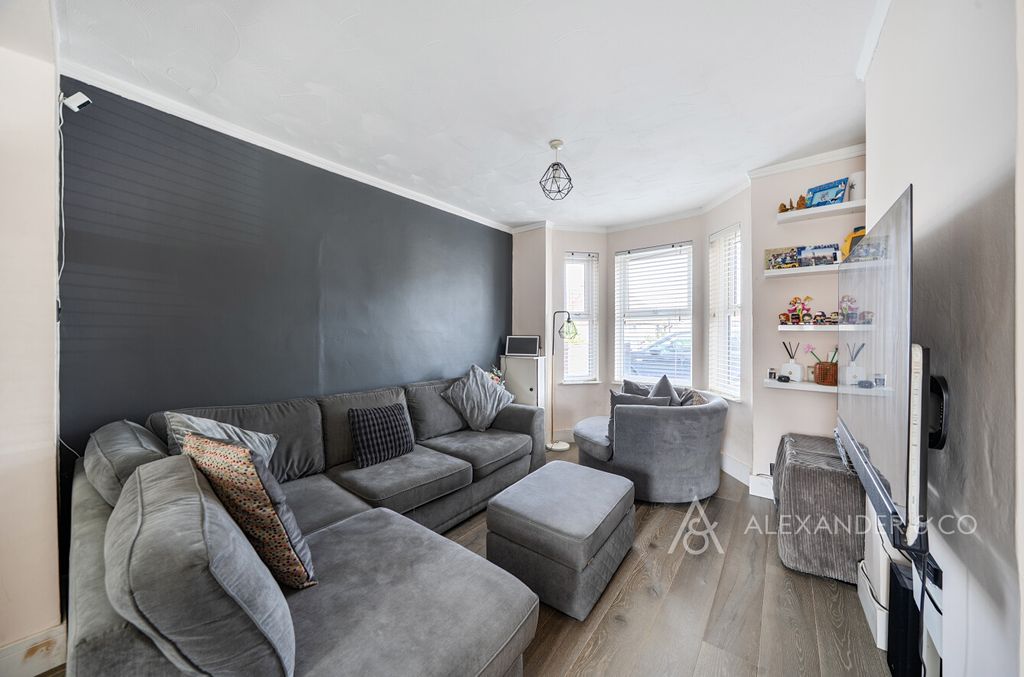 Property photo 2 of 14 B75F4F6B-Ecc2-41B...