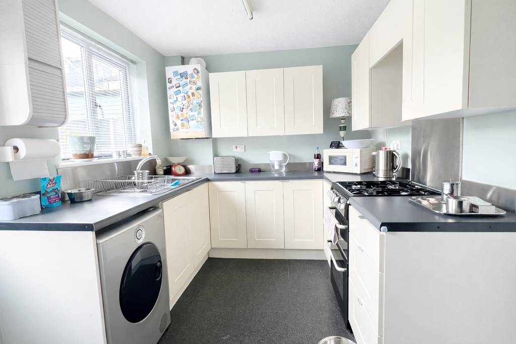 Property photo 3 of 13 Kitchen