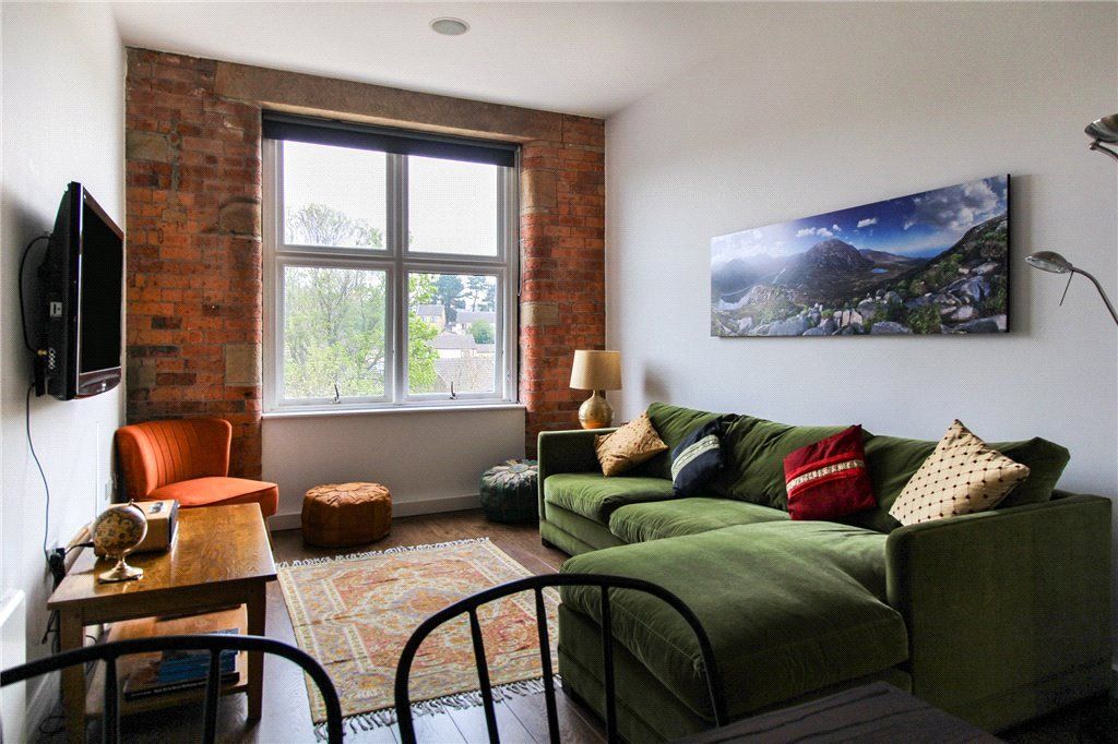 Property photo 2 of 11 Living Room