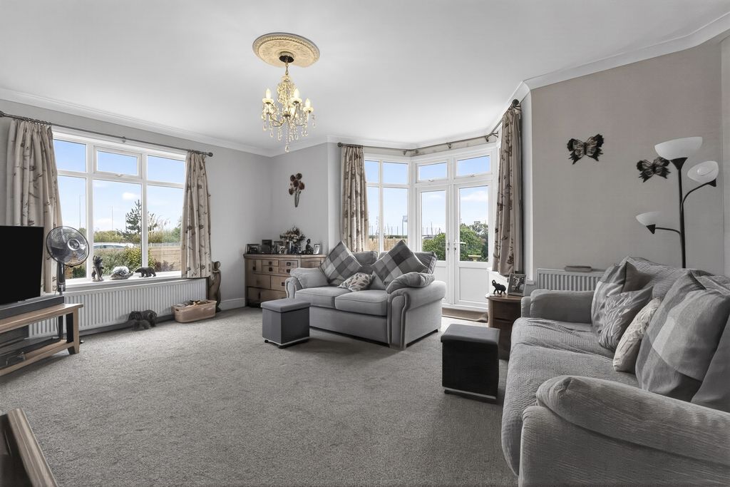 Property photo 2 of 26