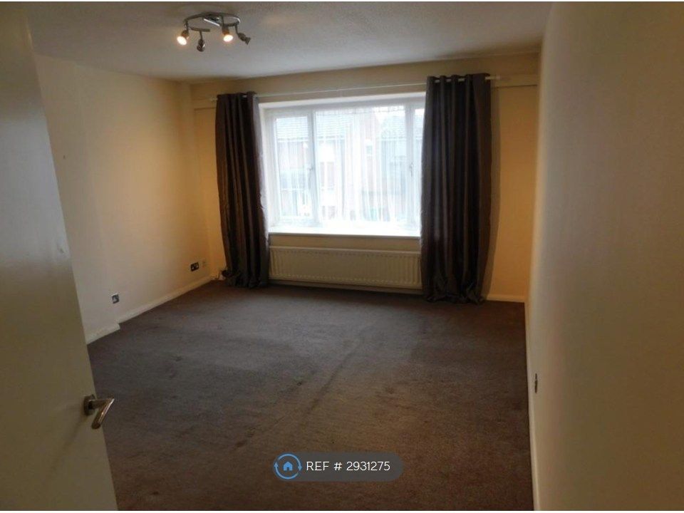 Property photo 3 of 19 Living Room