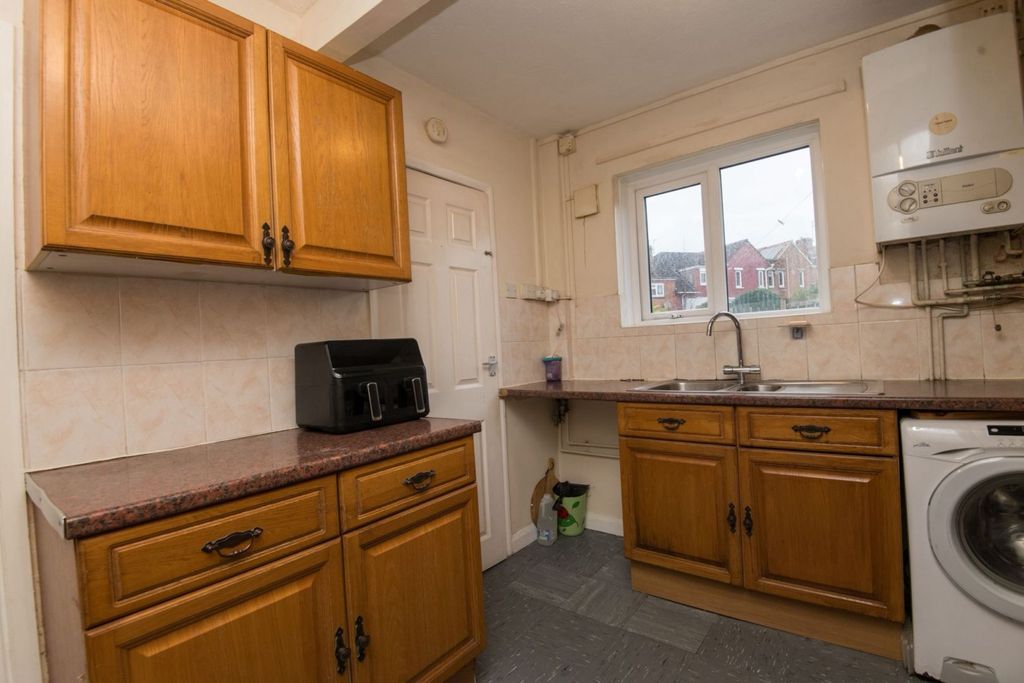 Property photo 3 of 22 Kitchen