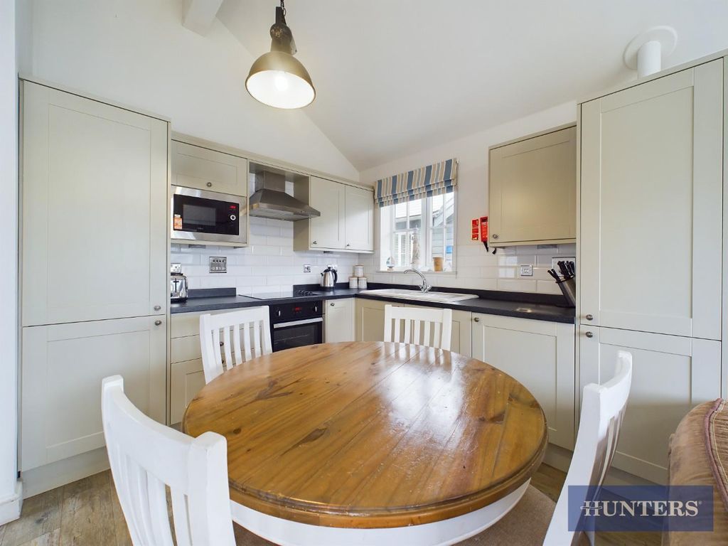 Property photo 3 of 17 Kitchen