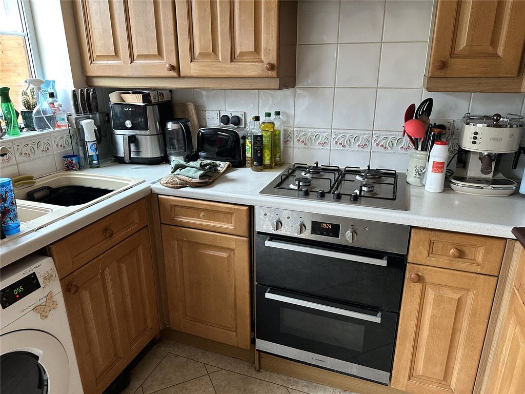 Property photo 2 of 7 Picture No. 12