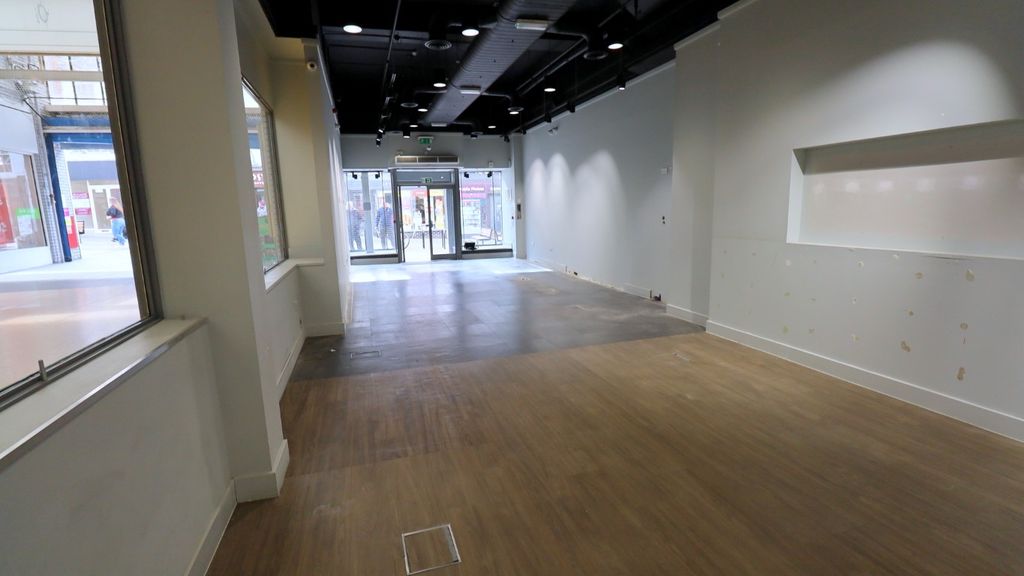 Property photo 3 of 4 Sales Area