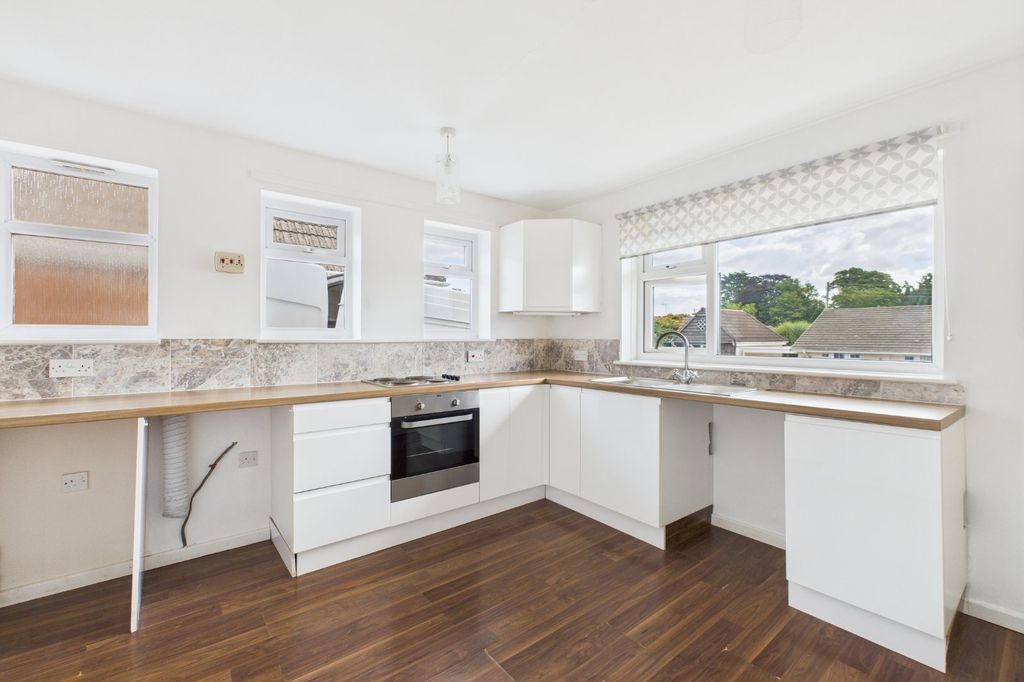 Property photo 2 of 12 Kitchen