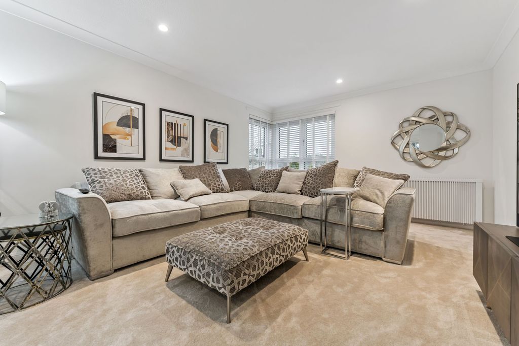 Property photo 3 of 28