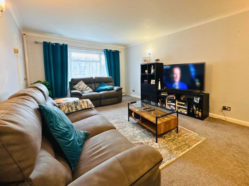 Property photo 3 of 19 Living Room