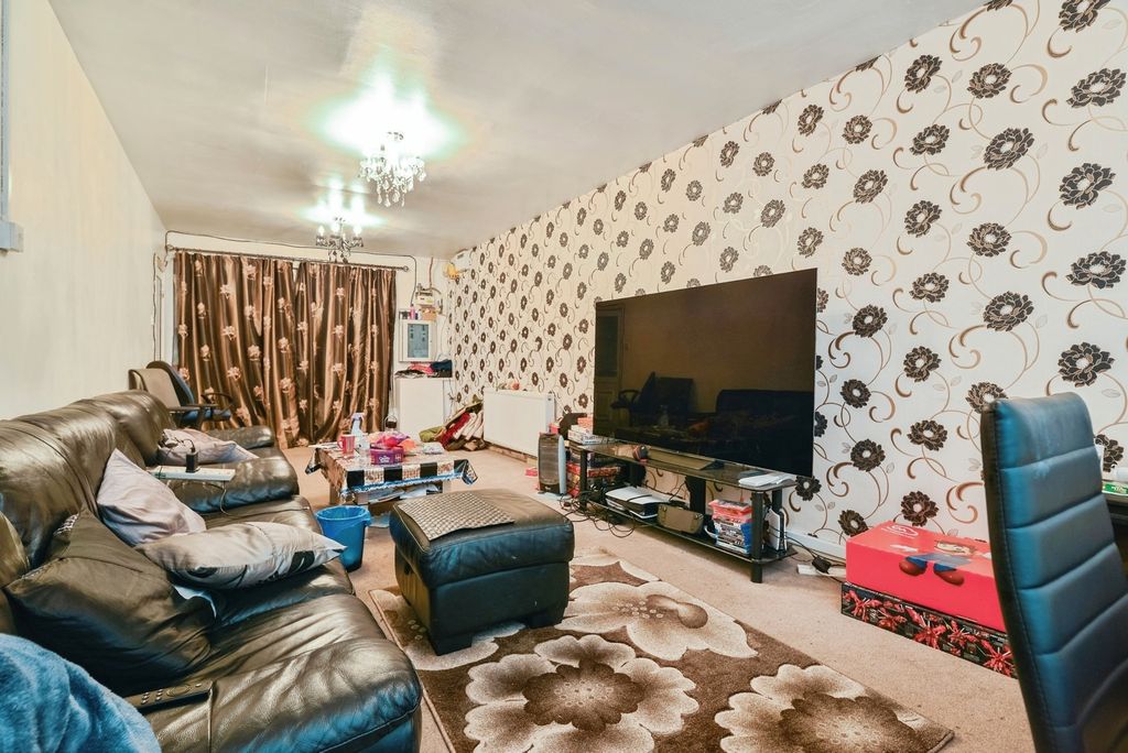 Property photo 3 of 20 Pbox-Img.Jpg
