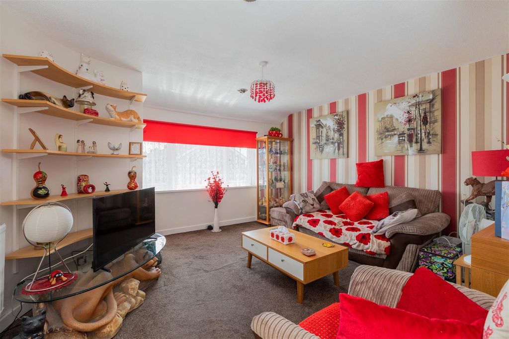 Property photo 2 of 12 32 Tomlin Road-12.Jpg
