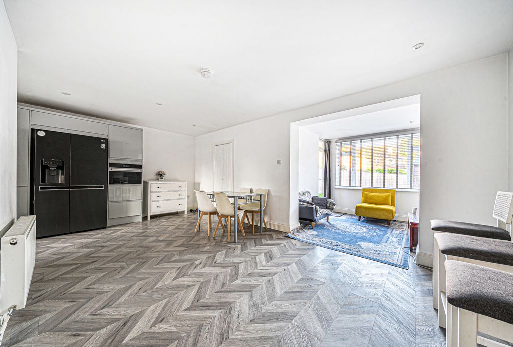 Property photo 2 of 18 1384234-8-6920945...