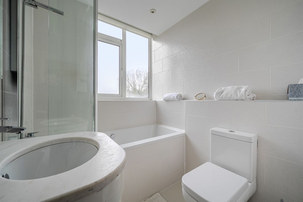 Additional image 11 of 2 bed flat for saleRay Mead Road, Maidenhead SL6