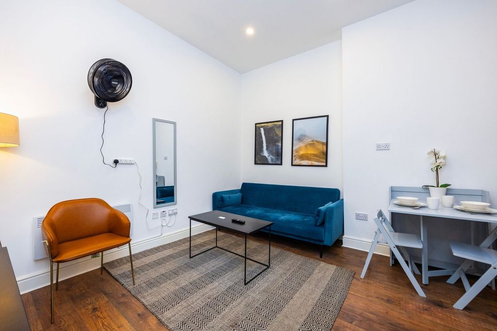 Property photo 1 of 13 Living Room