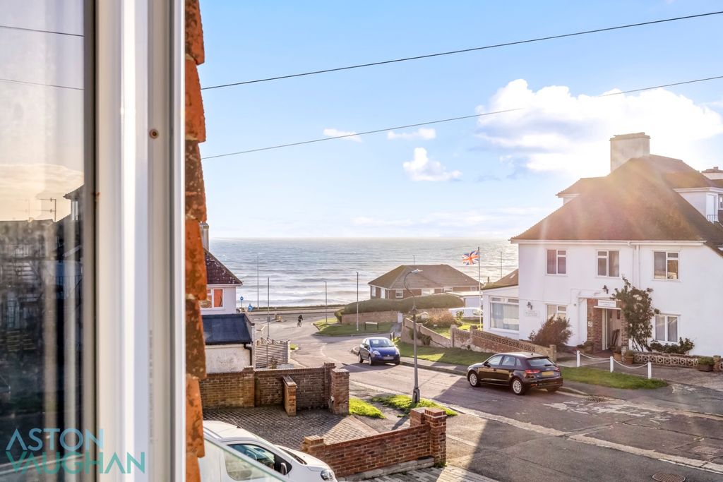 Property photo 3 of 37 4852803
