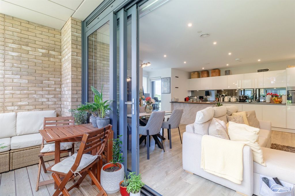 Property photo 2 of 17 Picture No. 13