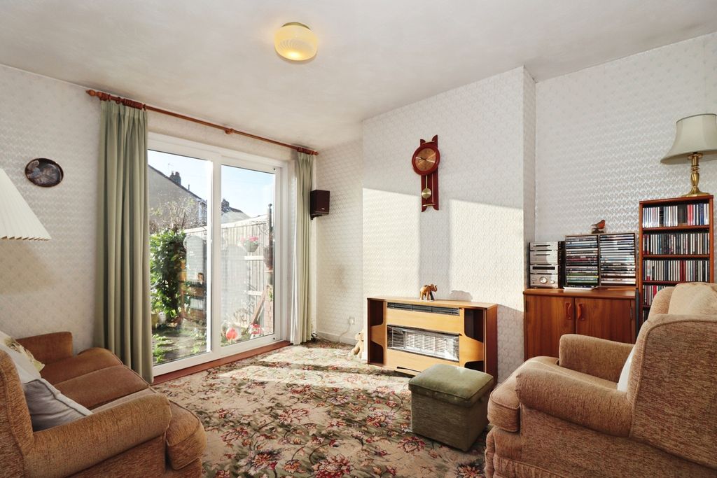 Property photo 2 of 20 Pbox-Img.Jpg