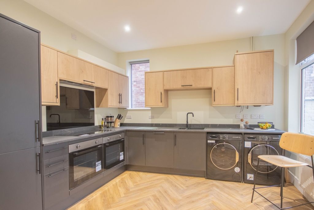 Property photo 3 of 8 Lrg_Kitchen 2-1