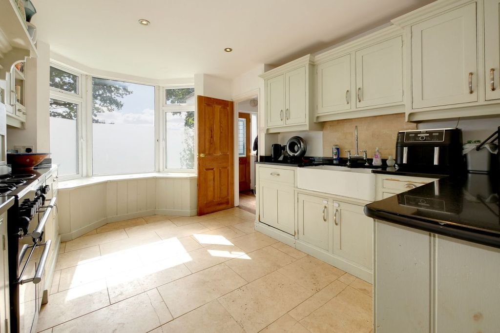 Property photo 1 of 52