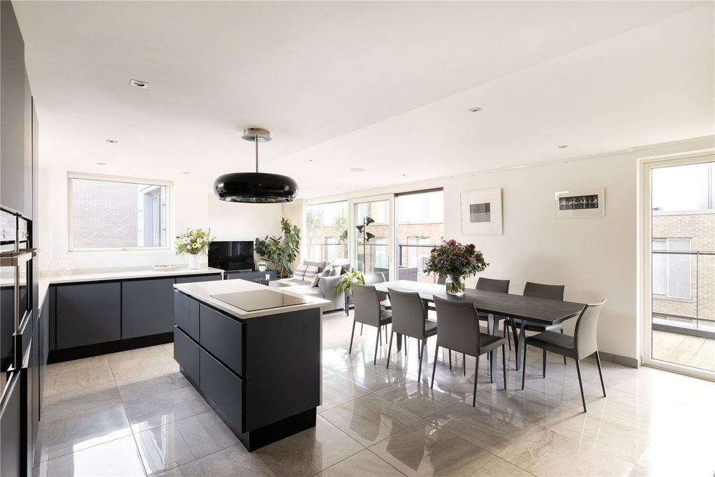 Property photo 2 of 28 Picture No. 02