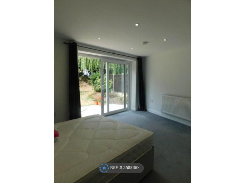 Property photo 1 of 10 Bedroom