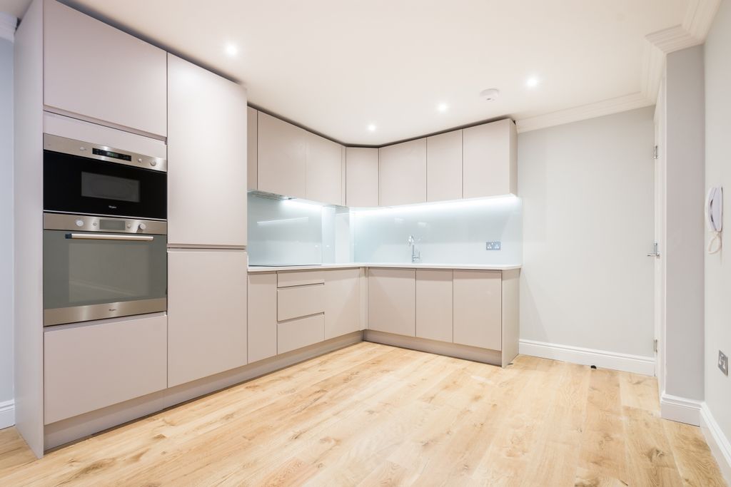 Property photo 3 of 9 Kitchen