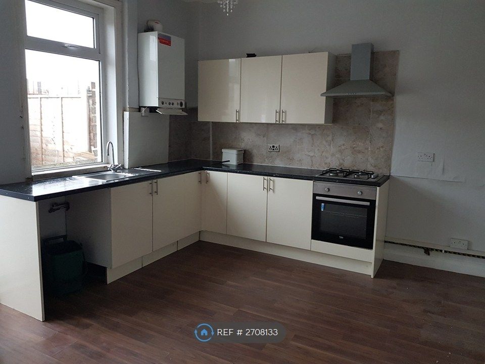 Property photo 2 of 11 Kitchen