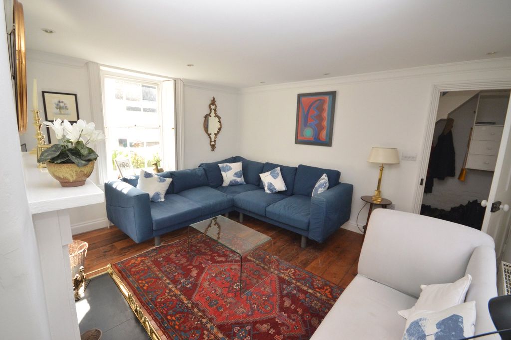 Property photo 3 of 27 Sitting Room