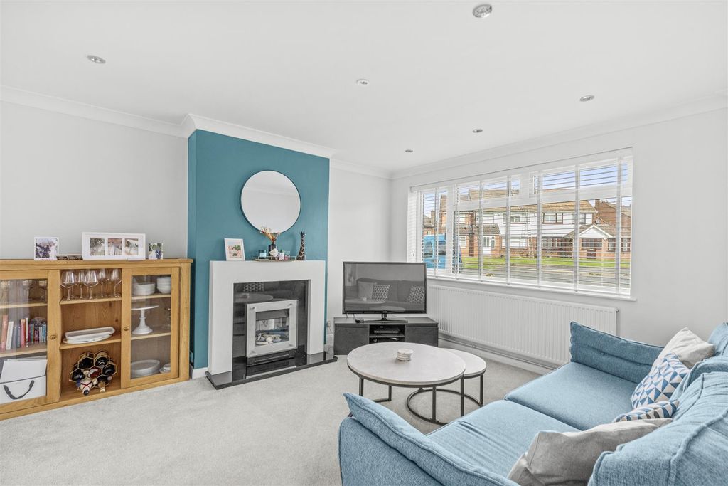 Property photo 3 of 15 22 The Pastures, Hp13 5Lz-6.Jpg