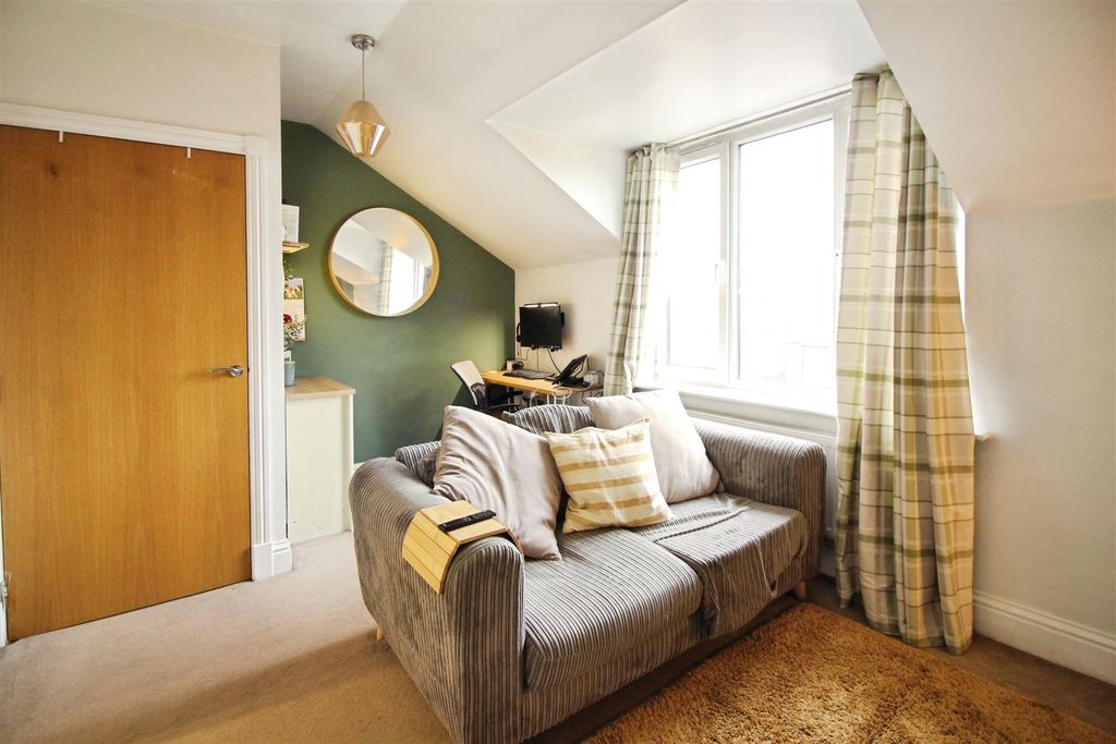 Property photo 3 of 9 Living Room