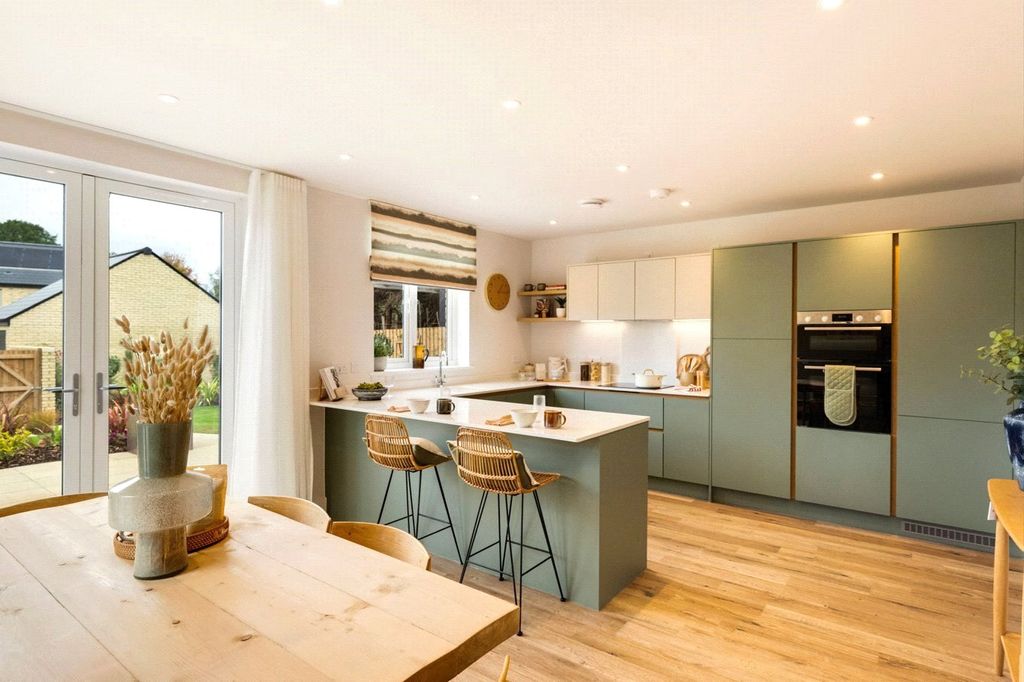 Property photo 3 of 10 Show Home