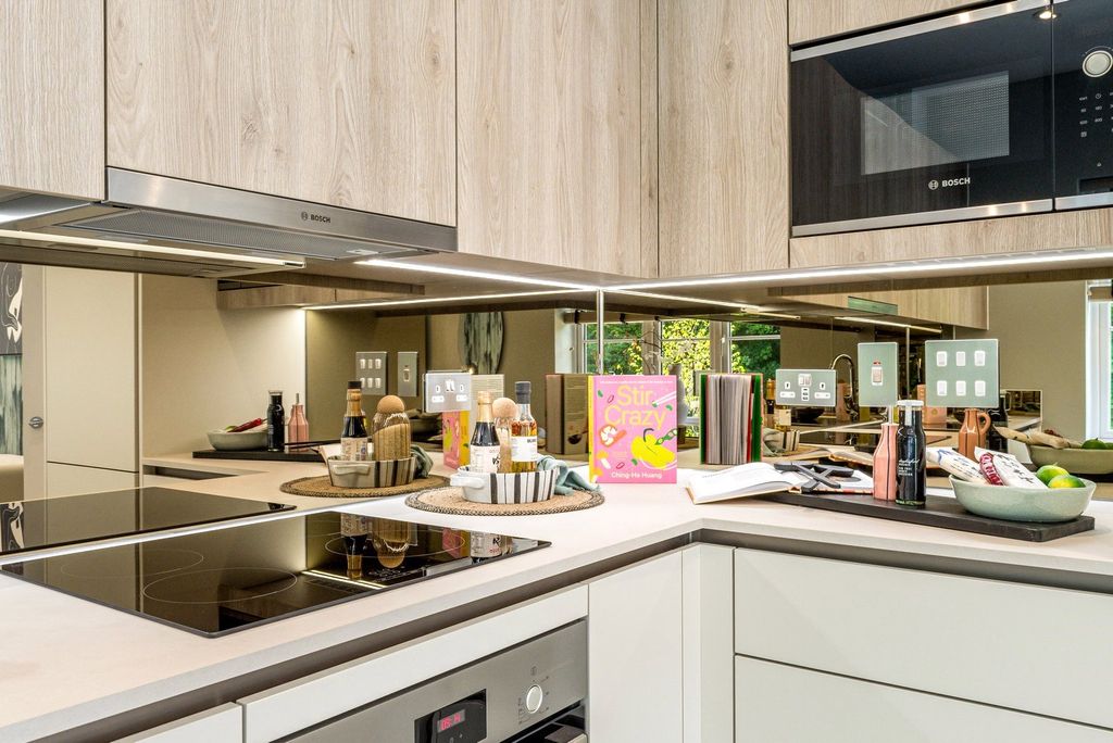 Property photo 3 of 10 Kitchen